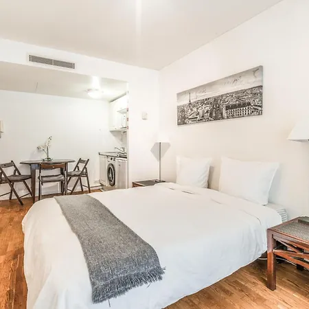 Champs Elysees Flat *