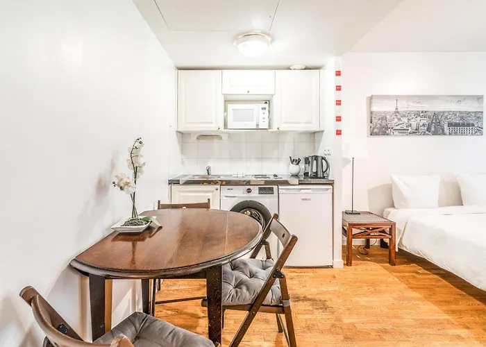 Champs Elysees Flat * Paris